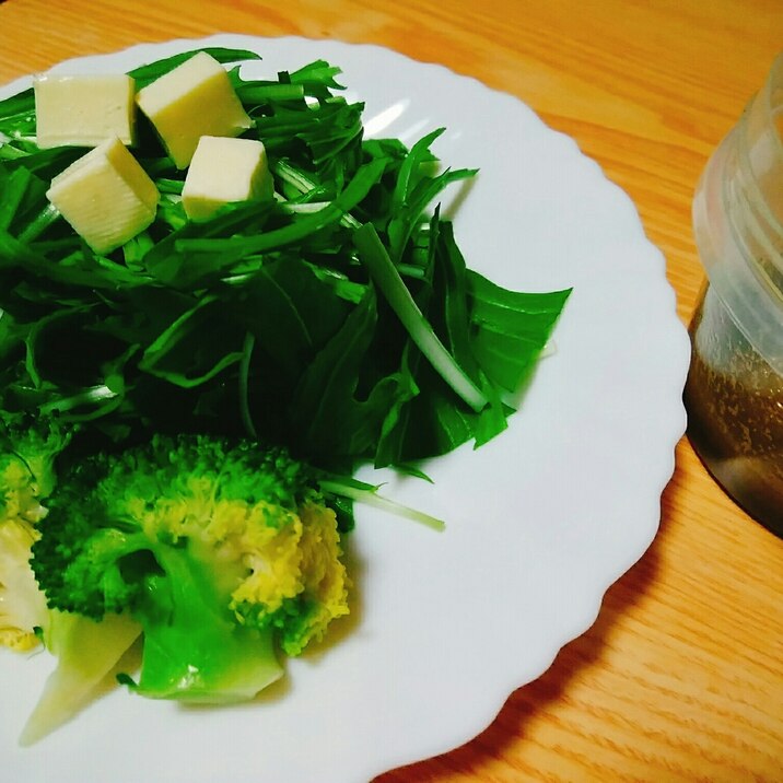 水菜とブロッコリーとベビーチーズのサラダ